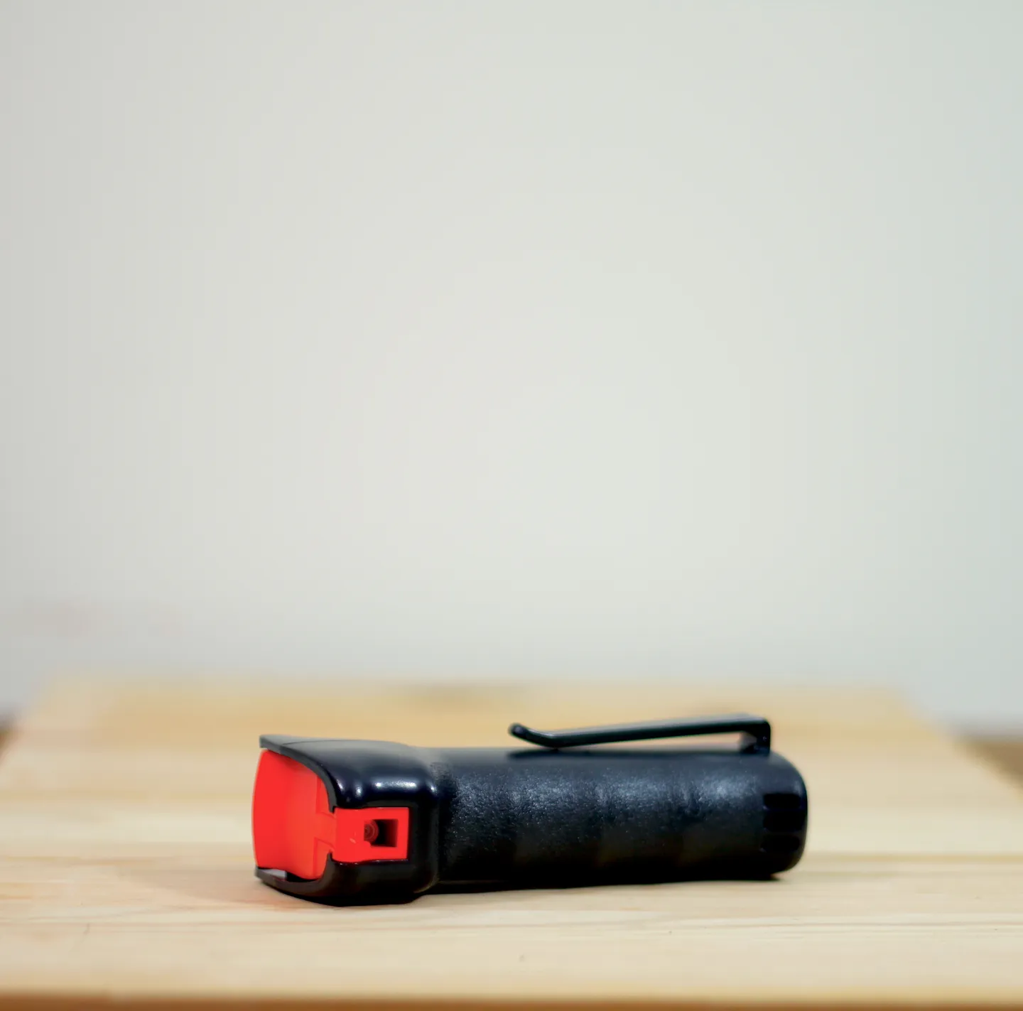 Bombe Lacrymogène - Nouvelle génération de spray de défense StopAttack 30 ml Un choix professionnel et ergonomique pour tous
