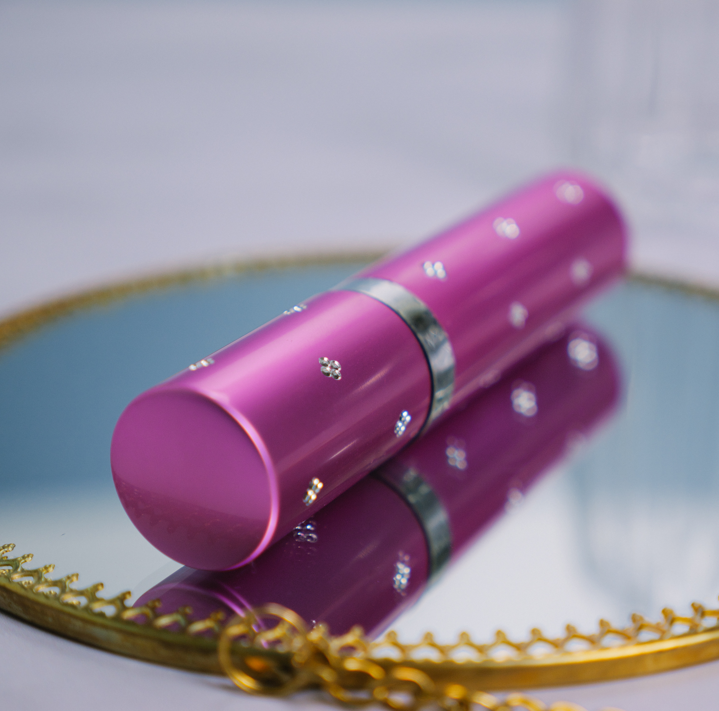 Shocker & Taser - Taser linterna rosa en forma de barra de labios rosa.