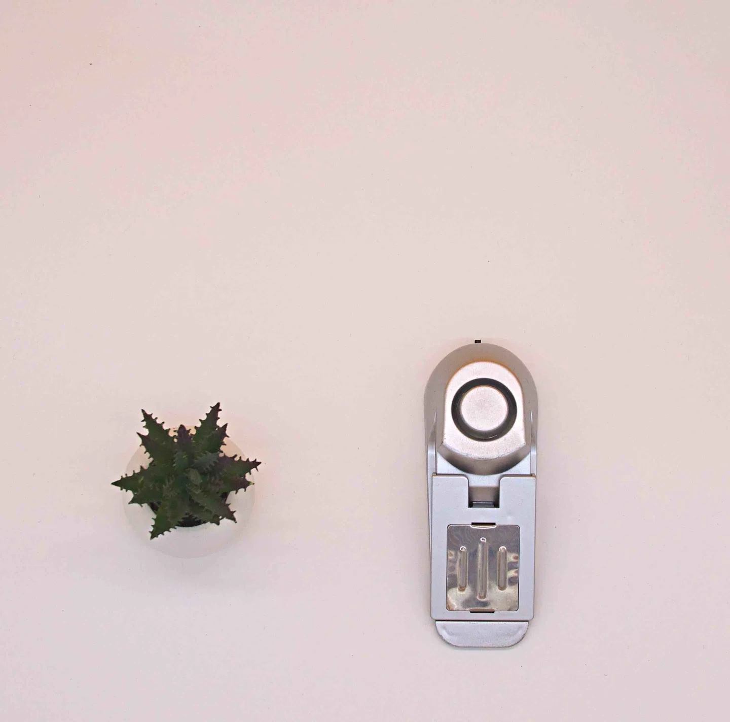 Alarmas y linternas - Bloqueo de puerta con alarma de 120dB... ¡La alarma antirrobo simple y efectiva!