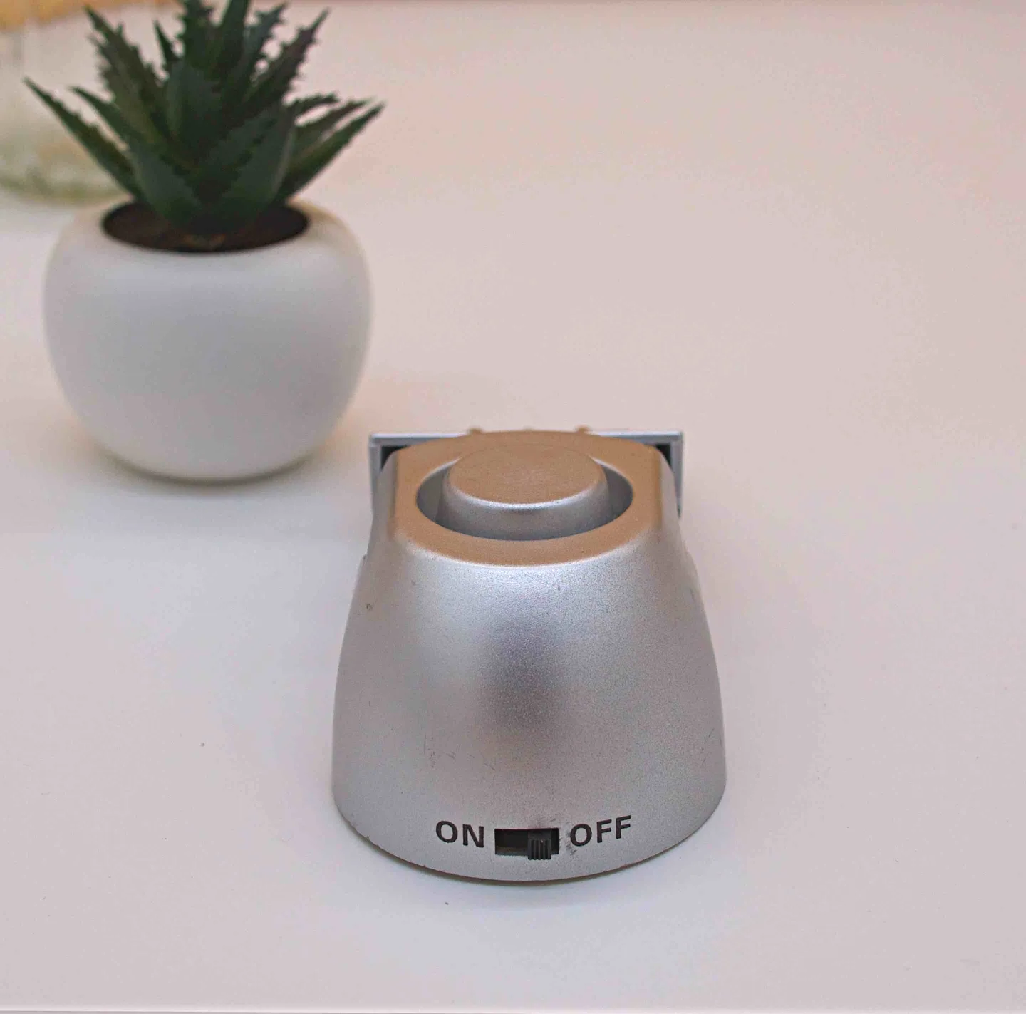 Alarme et Lampe Torche - Bloque porte alarme 120dB…L'alarme anti-intrusion simple et efficace !
